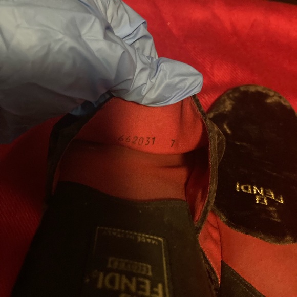 Authentic FENDI HOUSE SLIPPERS - Picture 7 of 7